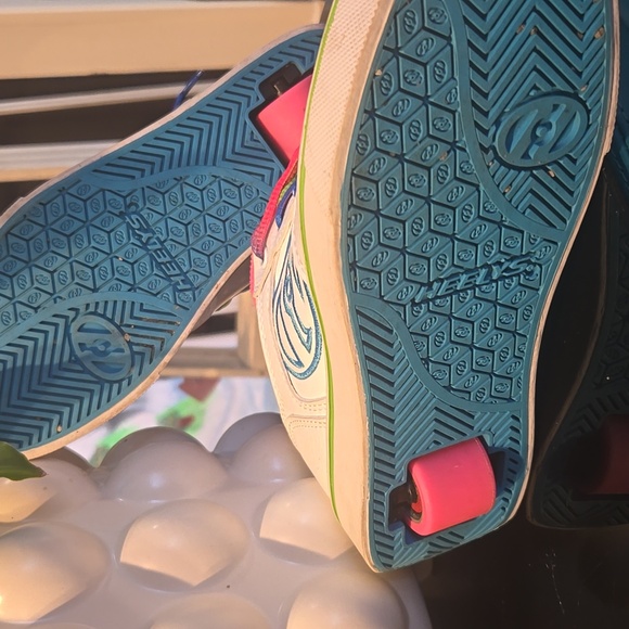 Heely Sneakers - Picture 3 of 4